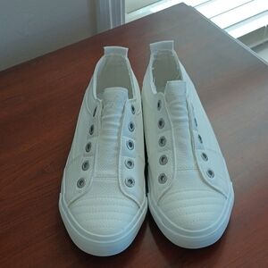 NWOT Blowfish Malibu White Slip-On Sneakers